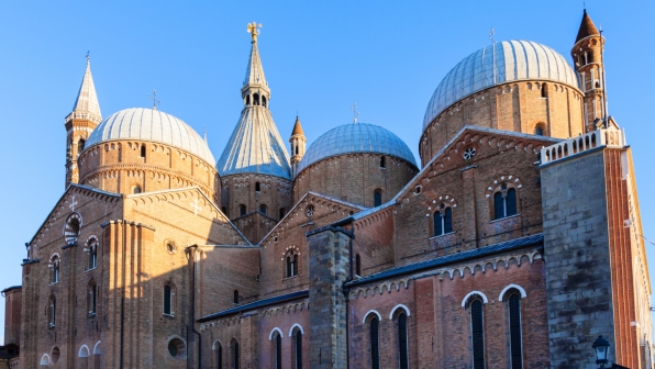 Tema Sistemi scelta per la protezione antincendio della Basilica di Sant&rsquo;Antonio da Padova.
